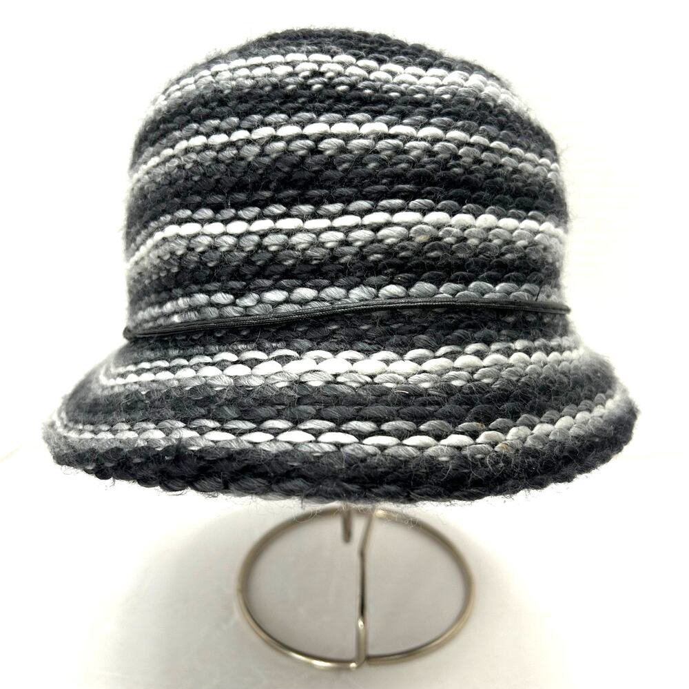 Women's Knit Bucket Hat Gray Black White Bow‎
